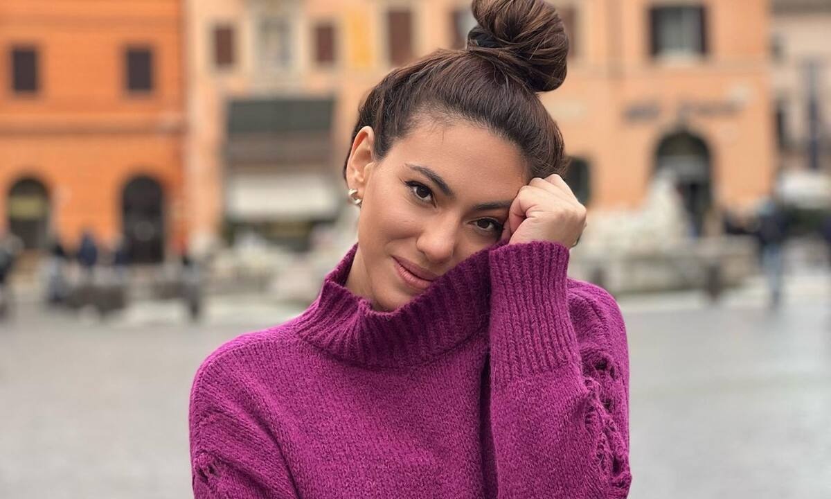 Η Ευρυδίκη Βαλαβάνη βρήκε το ωραιότερο -και πιο ζεστό- πουλόβερ για τον χειμώνα