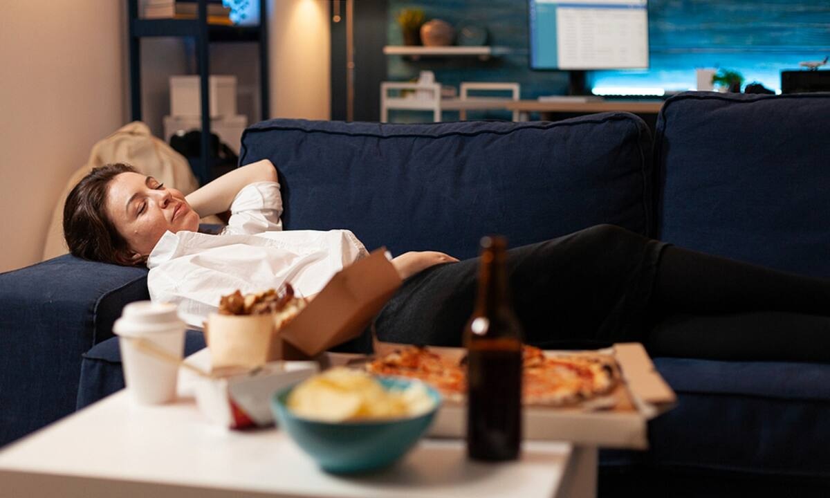 Αδυνάτισμα και καλός ύπνος: Ποιες τροφές πρέπει να αποφεύγετε το βράδυ (εικόνες)