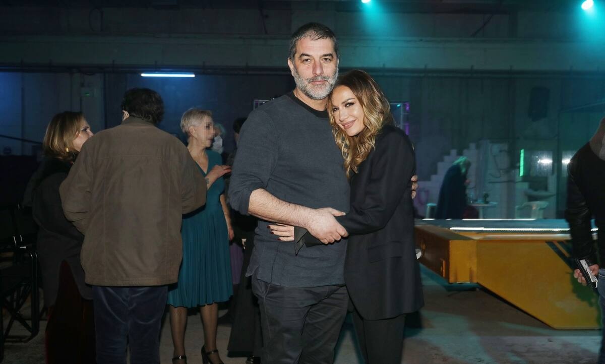 Απενοχοποίηση τώρα! Βανδή και Μπισμπίκης κοιτούν κατάματα τον φακό και αγκαλιάζονται!