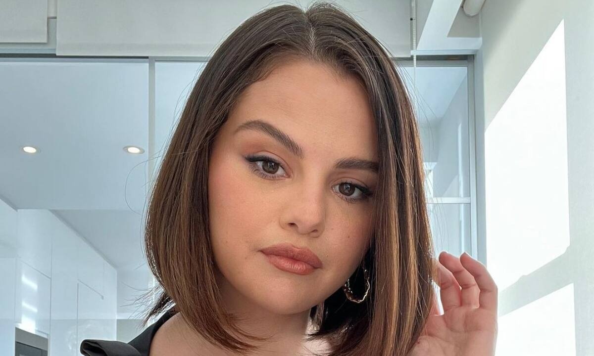 Selena Gomez: Η εξομολόγηση για τα προβλήματα και τα ανέφικτα πρότυπα ομορφιάς