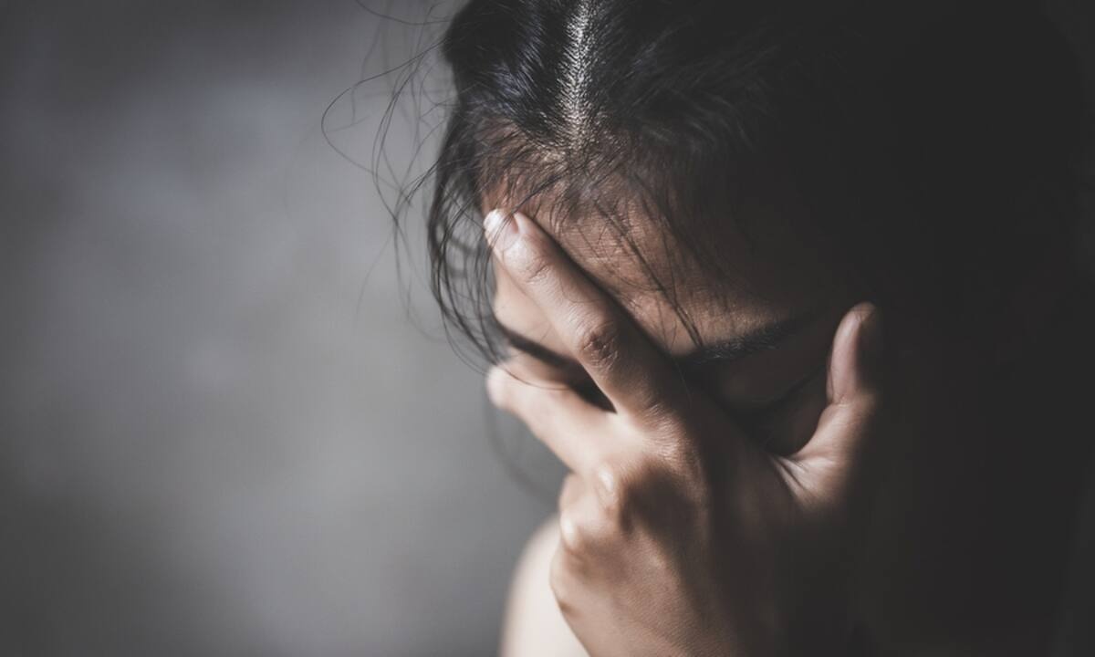 Οι 7 συνήθειες που αυξάνουν τον κίνδυνο κατάθλιψης (εικόνες)