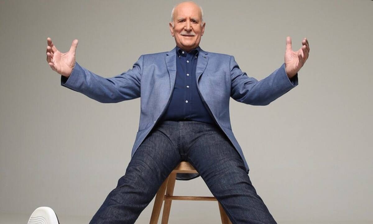 Γιώργος Παπαδάκης: Αυτοτρολάρεται καθώς γιορτάζει τα γενέθλιά του! Η ηλικία και η τούρτα - έκπληξη!