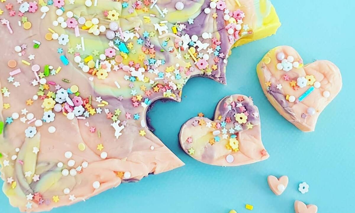 Πολύχρωμο Fudge (Φατζ) με τρία υλικά