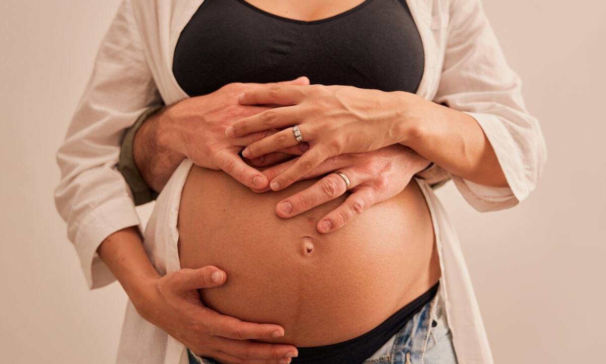 Ποιες είναι οι ασφαλείς στάσεις του σεξ στην εγκυμοσύνη; (vid)