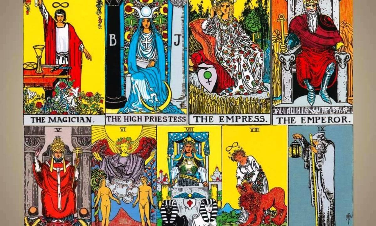 Η γενέθλια κάρτα Ταρώ που δείχνει την πορεία της ζωής σου