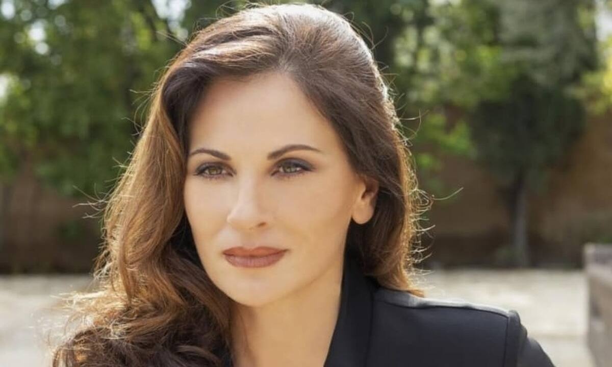 Θεοφανία Παπαθωμά: «Όλοι είναι με ένα κινητό στο χέρι. Φυλακισμένοι σε ένα Mind Trap»