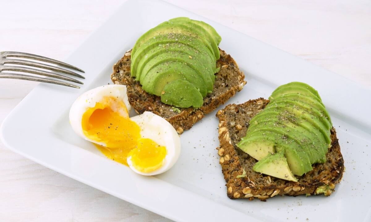 Το τοστ με αβοκάντο και αυγό είναι η τελευταία τάση στα σνακ - Πώς θα το φτιάξεις