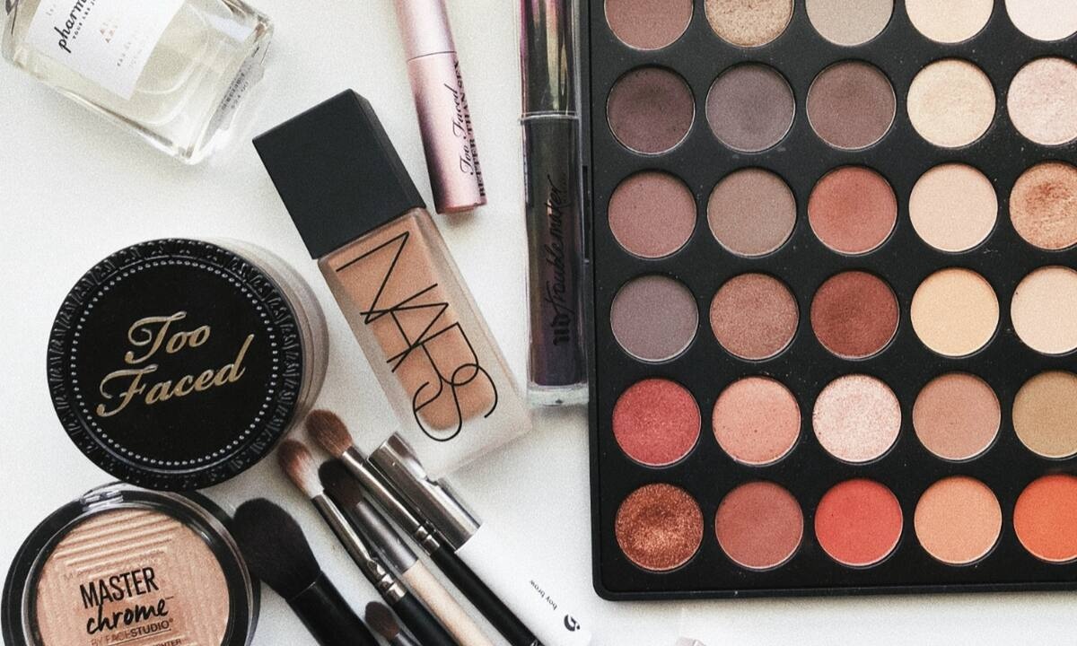 Γιατί δεν πρέπει να χρησιμοποιήσεις ποτέ ξανά τα καλλυντικά άλλης γυναίκας