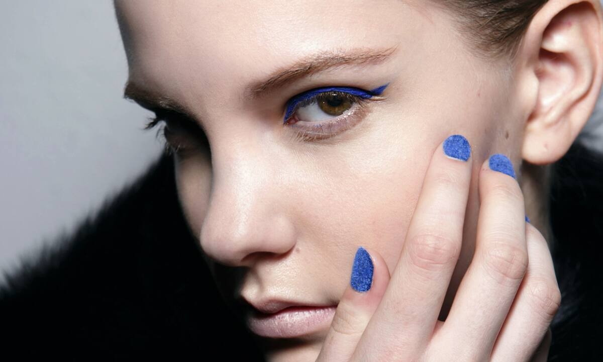 10 μπλε μολύβια ματιών για να κάνεις τα πιο ξεχωριστά μακιγιάζ