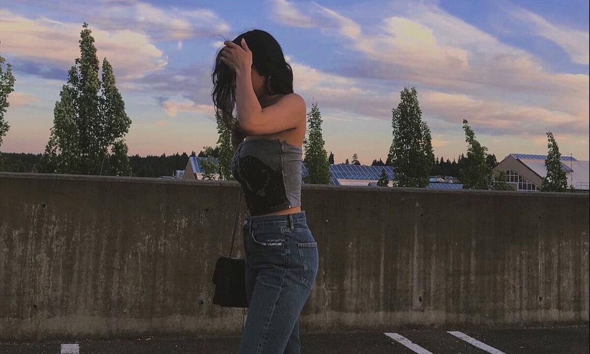 Πώς θα μετατρέψεις την προστατευτική θήκη της τσάντας σου σε... corset