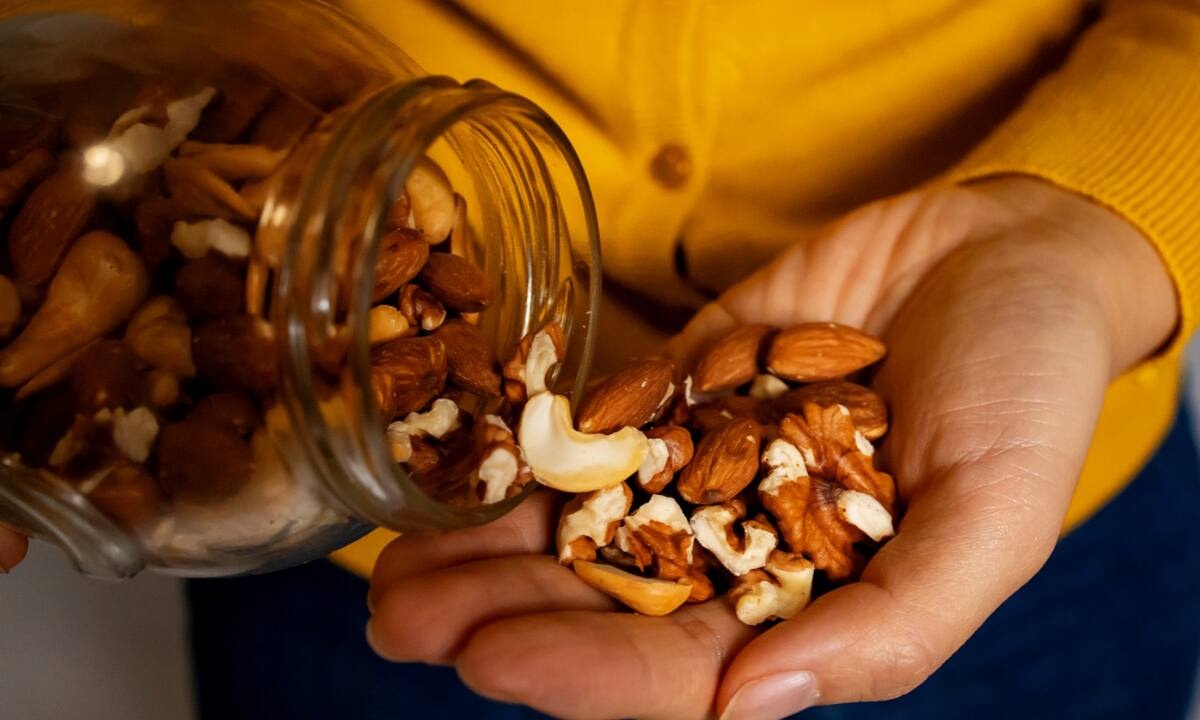 Ξηροί καρποί στη δίαιτα: Ποιους να προτιμήσετε και γιατί