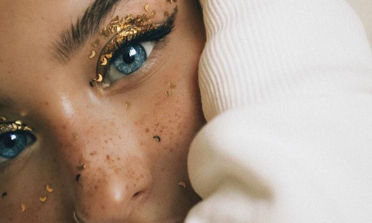 Το glitter στις βλεφαρίδες είναι η νέα τάση - Πώς θα υιοθετήσεις το απόλυτο look