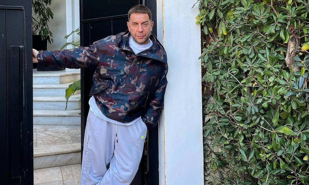 Ο Γιώργος Μαζωνάκης και "Ο Άλλος Άνθρωπος" μαγειρεύουν για τους άστεγους της Αθήνας