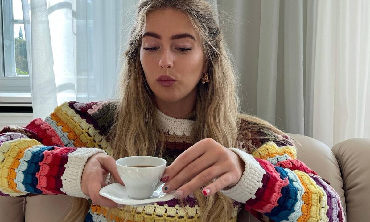 Γιατί η Gen Z φορά το crochet trend και πώς θα το υιοθετήσεις κι εσύ