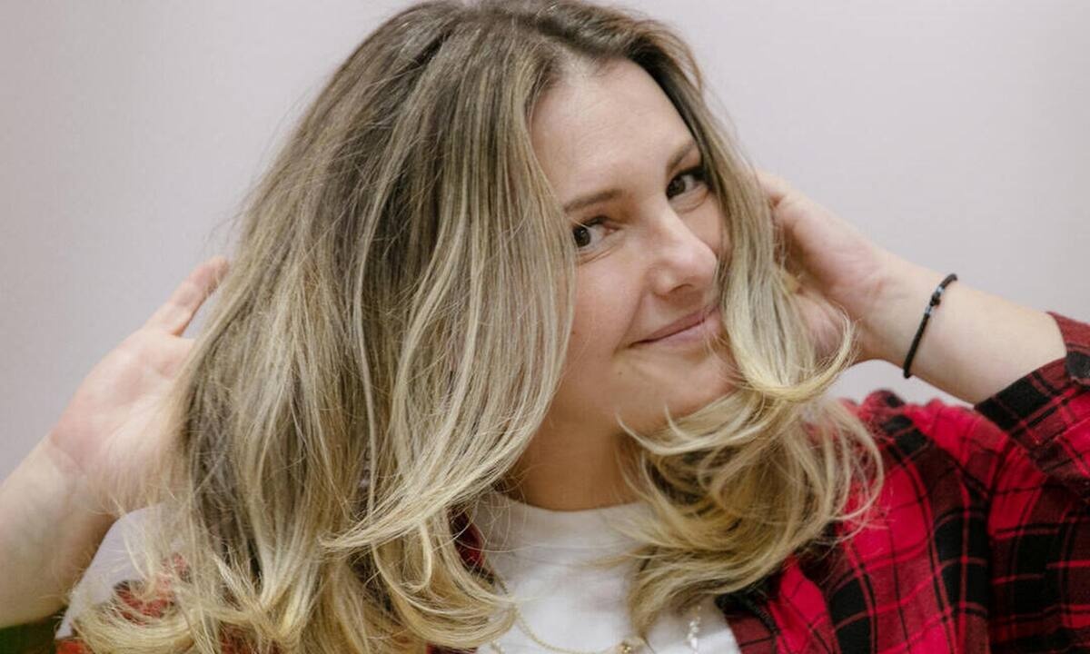 TRESHowTo: Δες πώς θα κάνεις το αγαπημένο Big 90’s Blowout βήμα-βήμα με τη Δήμητρα Δανίκα