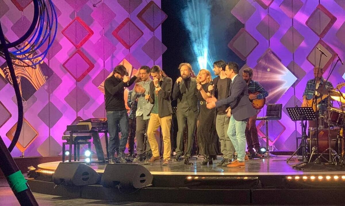 Friday night with the girls και η μουσική ανεβαίνει ΔΥΝΑΤΑ με Κωστή Μαραβέγια