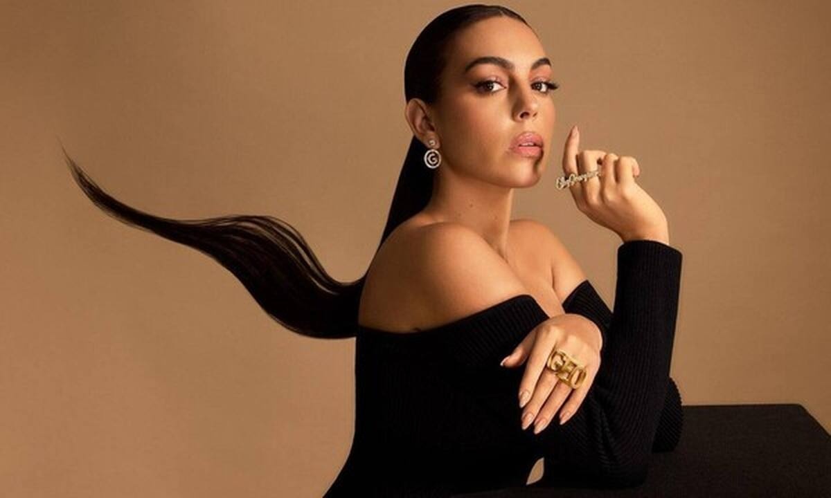 Θαυμάστρια της Τζορτζίνα Ροντρίγκες έκανε τατουάζ το πρόσωπό της (pics)