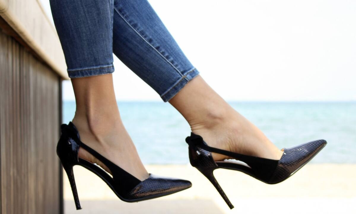 Μην κάθεσαι με σταυρωμένα πόδια - Τι υποστηρίζουν οι ειδικοί πως φανερώνει