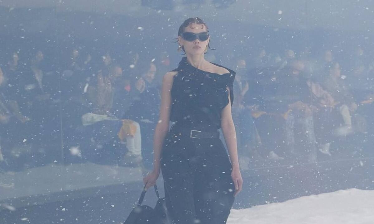 Balenciaga Fall '22: 'Oλη η δυστοπία του 21ου αιώνα σε ένα show