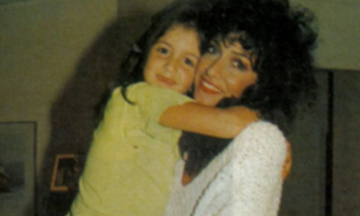 H Σοφία Καρβέλα έκανε ερώτηση - φωτιά στην Άννα Βίσση για την ηλικία της