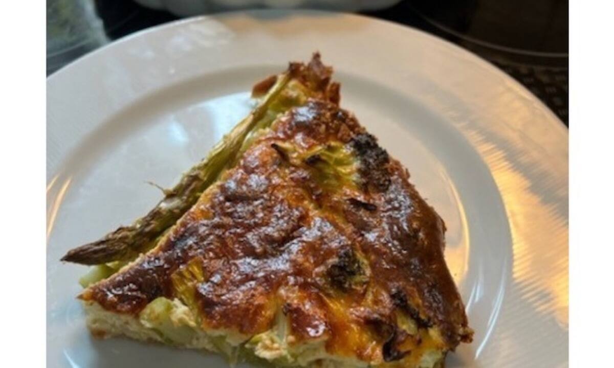 Συνταγή για την απόλυτη Quiche Lorraine με μπρόκολο και σπαράγγια (Γράφει η Majenco)