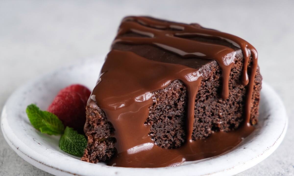 Εύκολη συνταγή για κέικ σοκολάτας χωρίς γάλα, αυγά  και βούτυρο