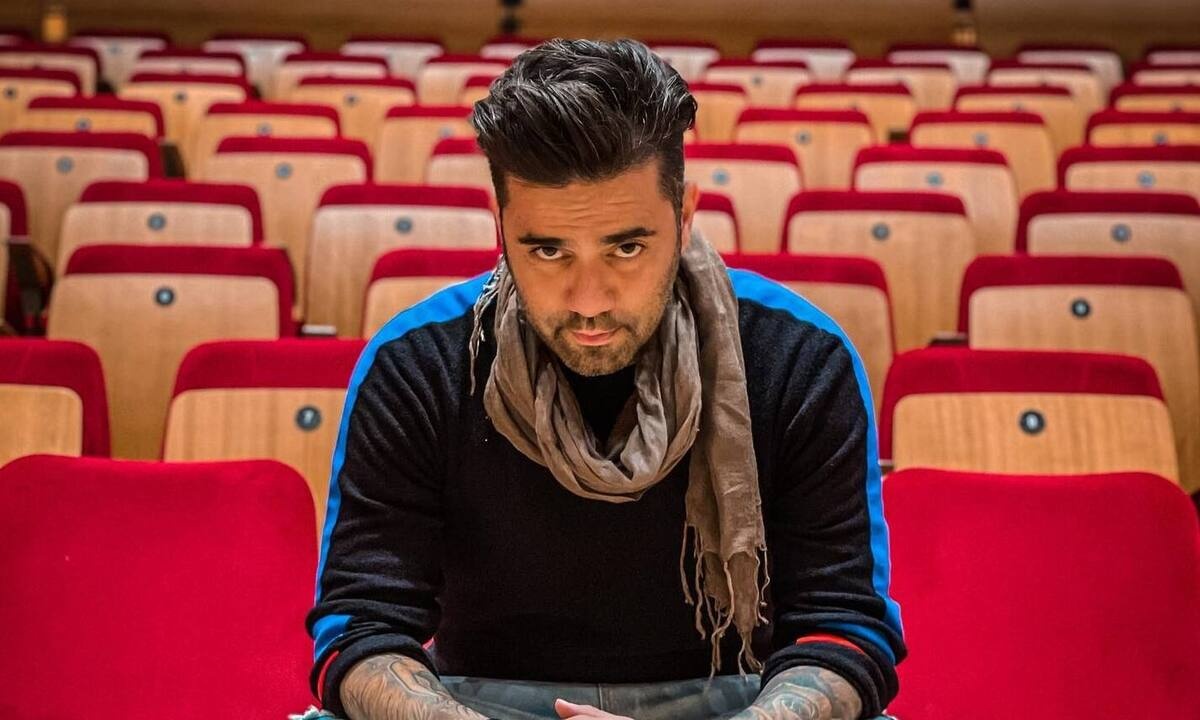 Θοδωρής Μαραντίνης: Τα γυρίσματα του video clip για την «Κλεψύδρα» και η βουτιά στη θάλασσα!