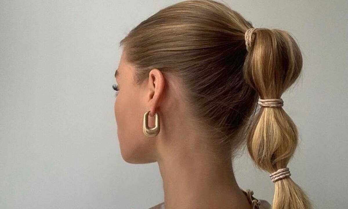 Bubble ponytail: Πώς θα φτιάξεις την πιο εντυπωσιακή αλογοουρά της σεζόν