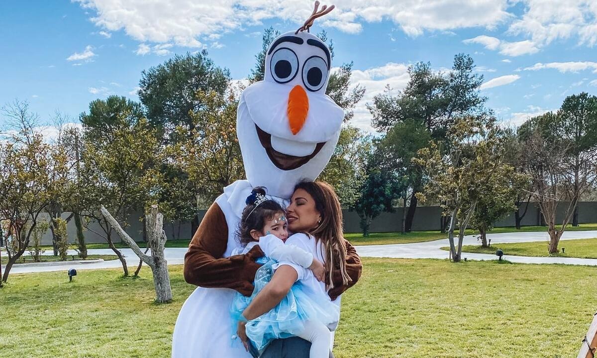 Ελένη Χατζίδου - Μελίτα: Φτιάχνουν νηστίσιμα μπισκότα με βρόμη και ταχίνι (εικόνες)