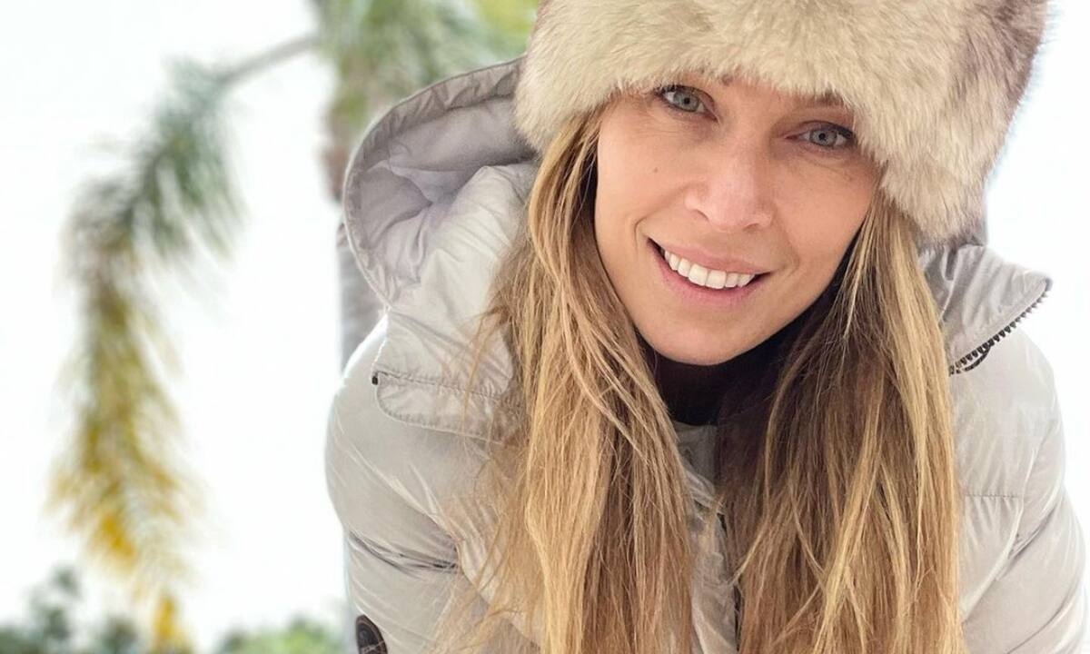 Η Μαριέττα Χρουσαλά φόρεσε το μπουφάν που θέλουμε όλες στο κρύο