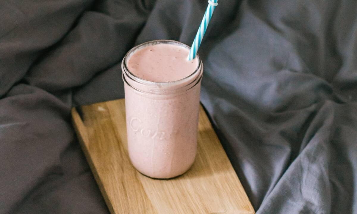 To smoothie που κόβει λιγούρες και πείνα έχει τα εξής 8 υλικά