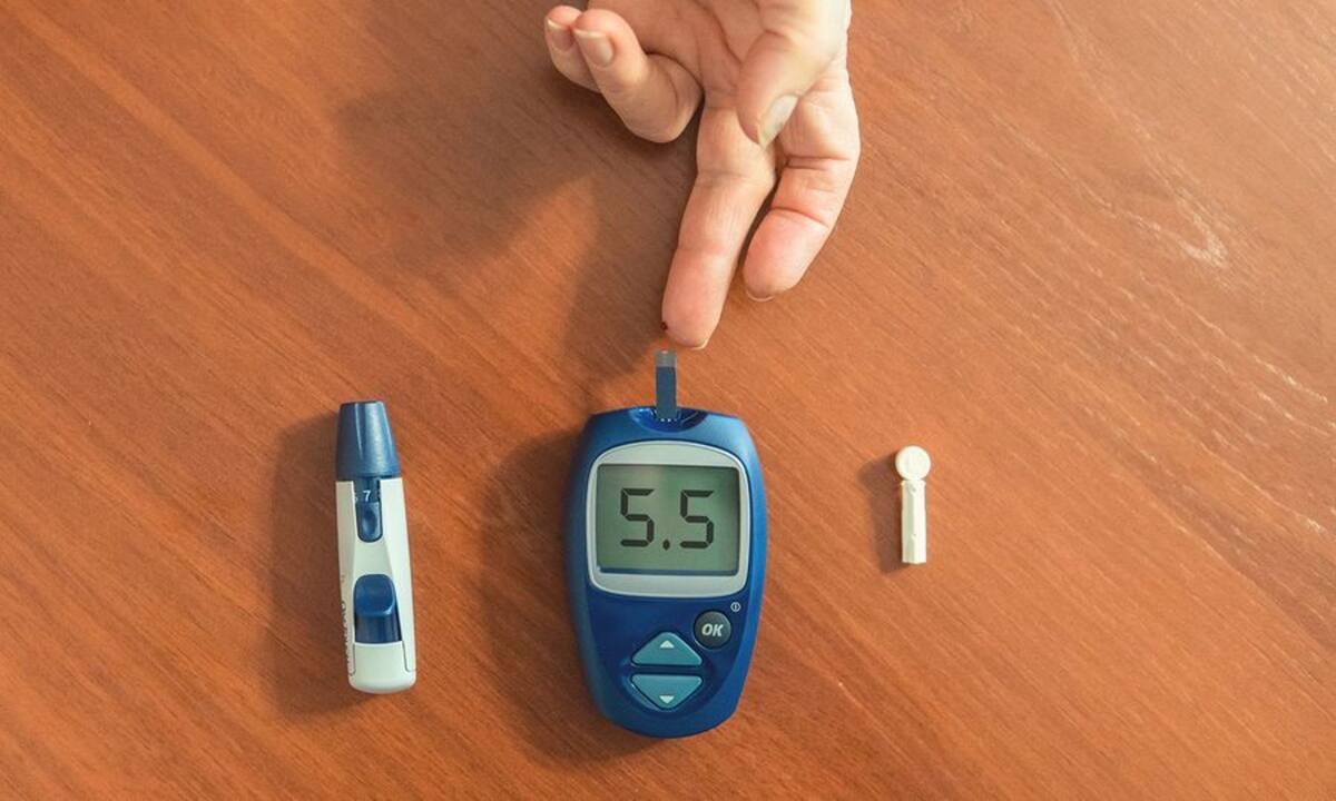 Υπογλυκαιμία το πρωί: Αίτια και πώς εκδηλώνεται (εικόνες)