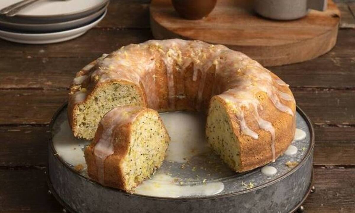 Γλυκό κέικ με κολοκυθάκια από τον Άκη Πετρετζίκη