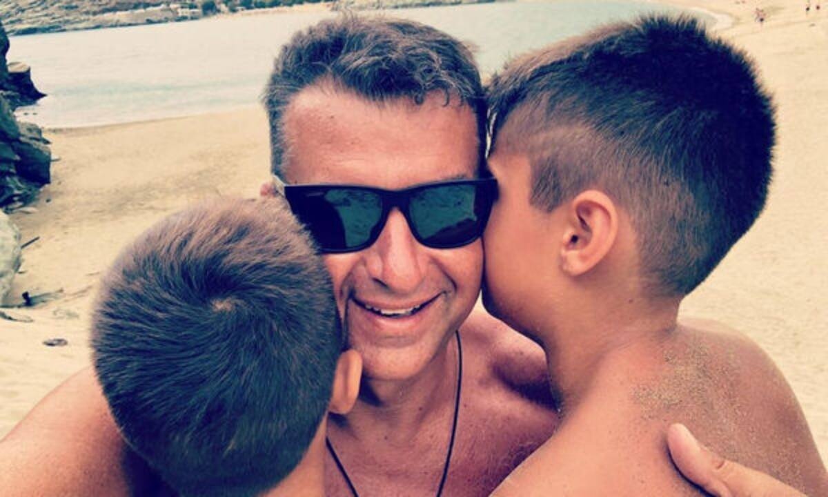 Λιάγκας - Σκορδά: Ο μικρός τους γιος ξεκίνησε τα μπάνια (εικόνες)