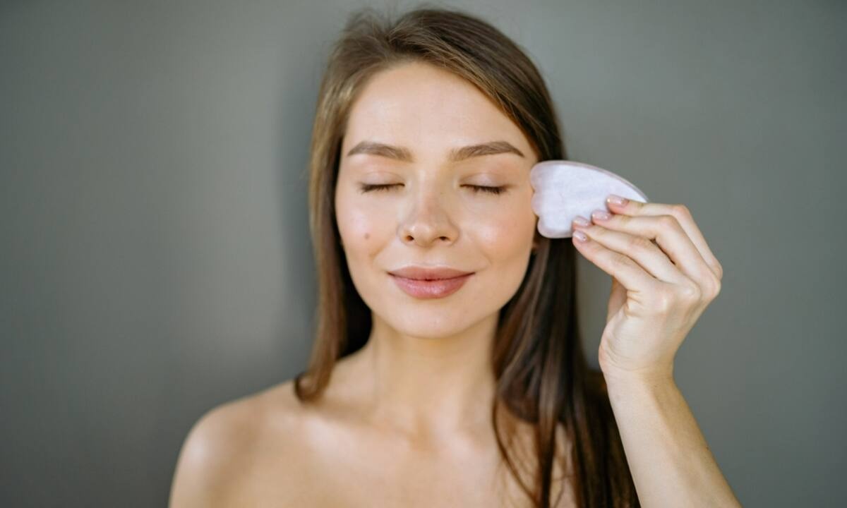 Έχεις ημικρανίες; Δοκίμασε Gua Sha και θα το λατρέψεις