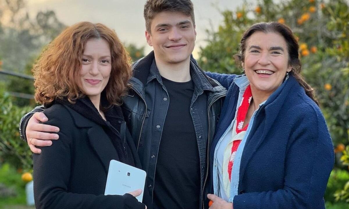 Γη της ελιάς: Η Χάιδω ομολογεί  και το κοινό στο Twitter αντιδρά (photos)