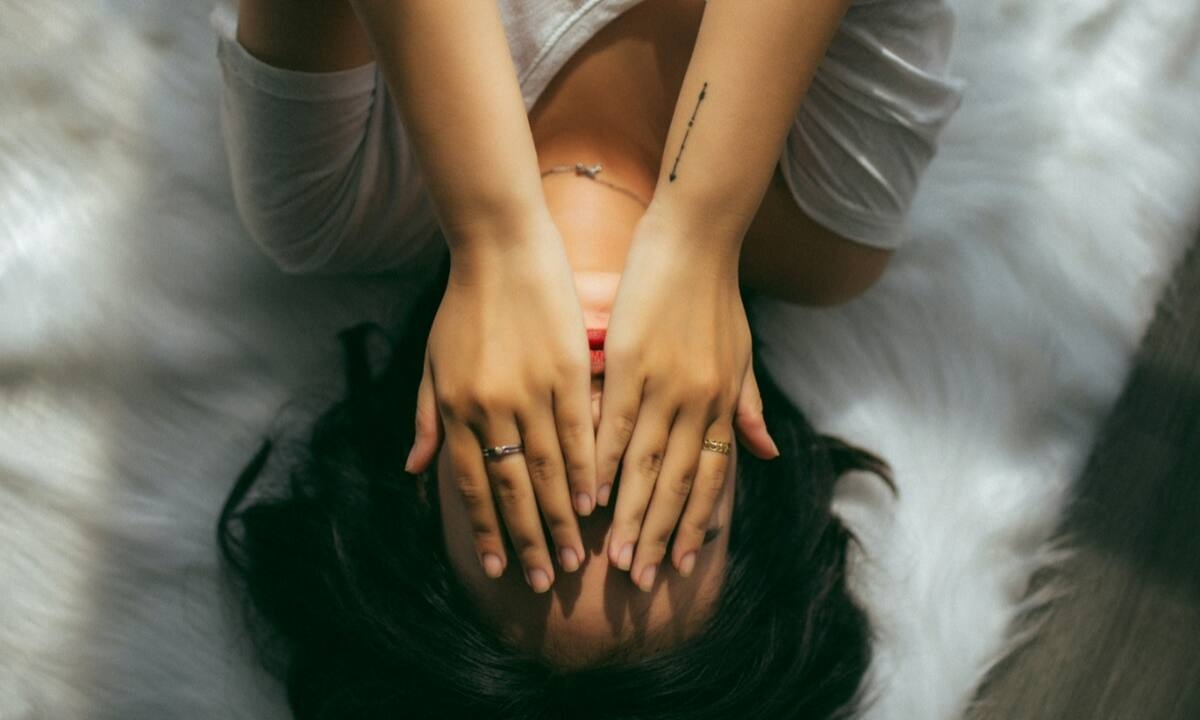 6 φυσικοί τρόποι για να δώσεις τέλος στους πονοκεφάλους