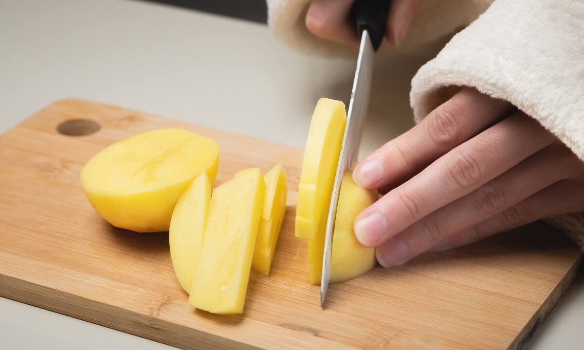 Έξι πράγματα που μπορείτε να καθαρίσετε με μία πατάτα