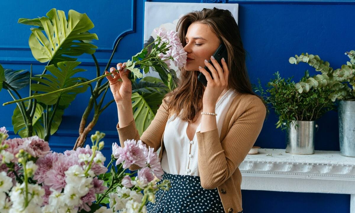 Ξέχνα το λευκό - 10 χρώματα που θα αγαπήσουν το 2022 οι τοίχοι σου