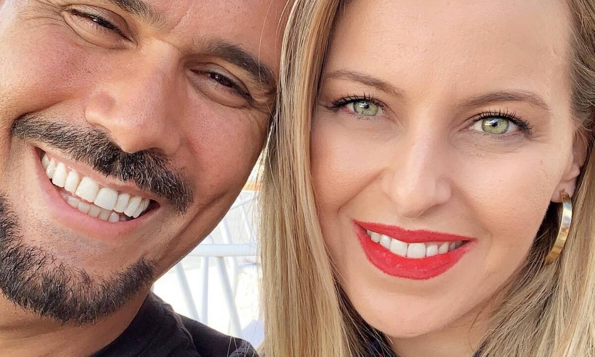 Δημήτρης Σκουλός: Η αφιέρωση στη σύζυγό του και το επικό σχόλιο της Υβόννης Μπόσνιακ