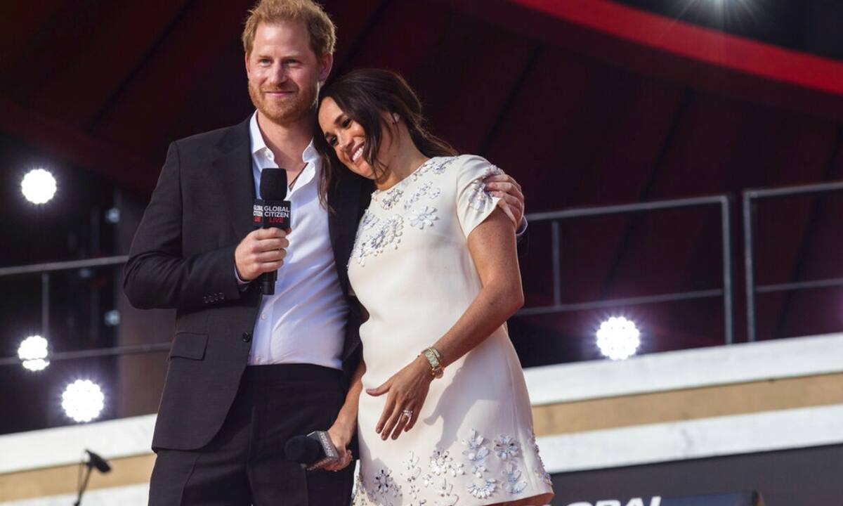 Meghan Markle - πρίγκιπας Harry: Εμφάνιση - έκπληξη στον celebrity γάμο της χρονιάς
