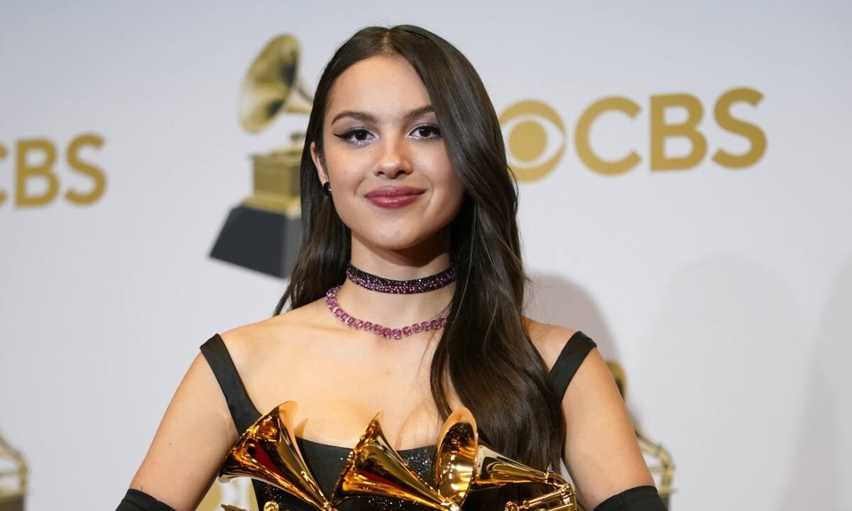 Grammys 2022: Η Olivia Rodrigo με το μακιγιάζ που θα κάνεις όλο το καλοκαίρι