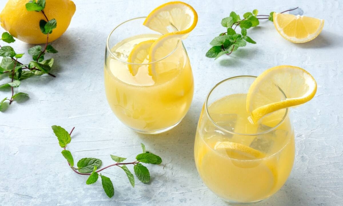 Αντιοξειδωτικό αφέψημα με λεμόνι και μέντα - Πού βοηθά (video)