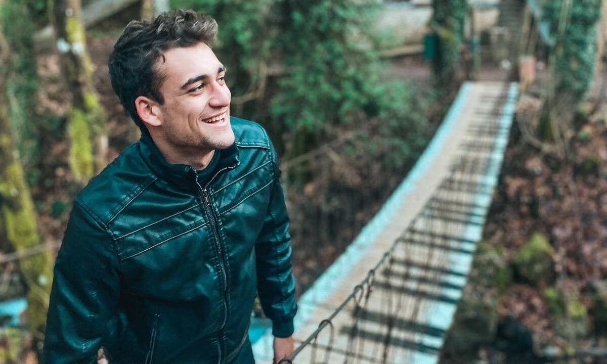 Μιχαήλ Κρητικός: Οι εκπληκτικές φώτο αγκαλιά με τις αδερφές του