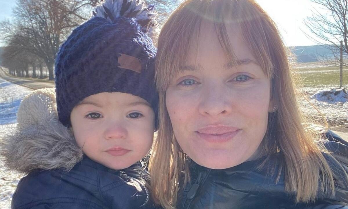 Ανίτα Μπραντ: Ταξίδι με τον γιο της σε εξωτικό προορισμό