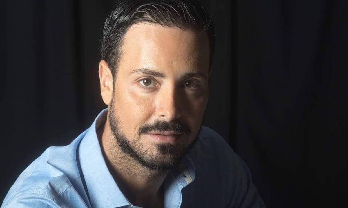 Πέτρος Κουσουλός: Η ηλικία, ο γάμος και οι αποκαλύψεις στην εκπομπή της Ζήνας