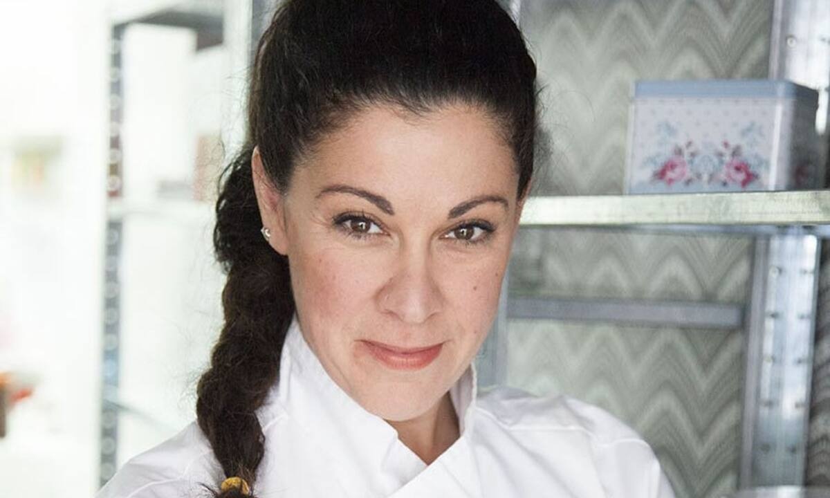 Η τέλεια συνταγή για πασχαλινά σμυρνέικα κουλουράκια από την Εβίτα Παπαχαραλάμπους