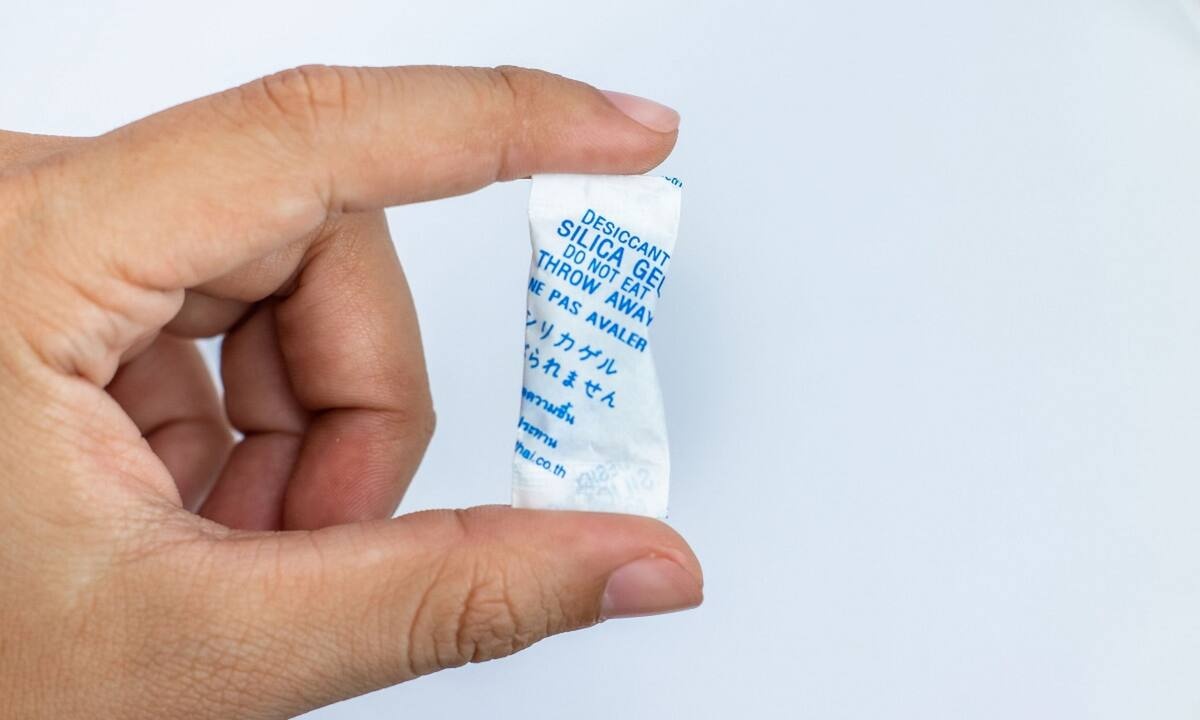 Γιατί δεν πρέπει να πετάτε τα σακουλάκια σιλικόνης (video)