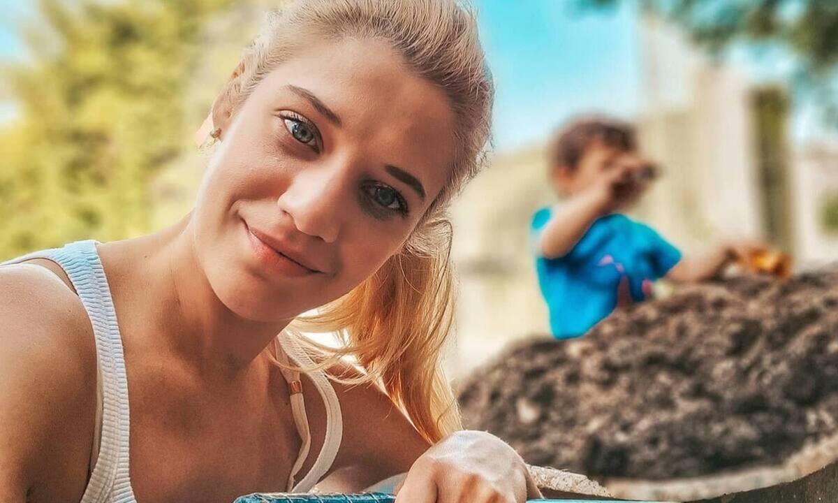 Τζένη Θεωνά: Ο γιος της λατρεύει τη φύση - Είναι ξυπόλυτος και παίζει στα χώματα