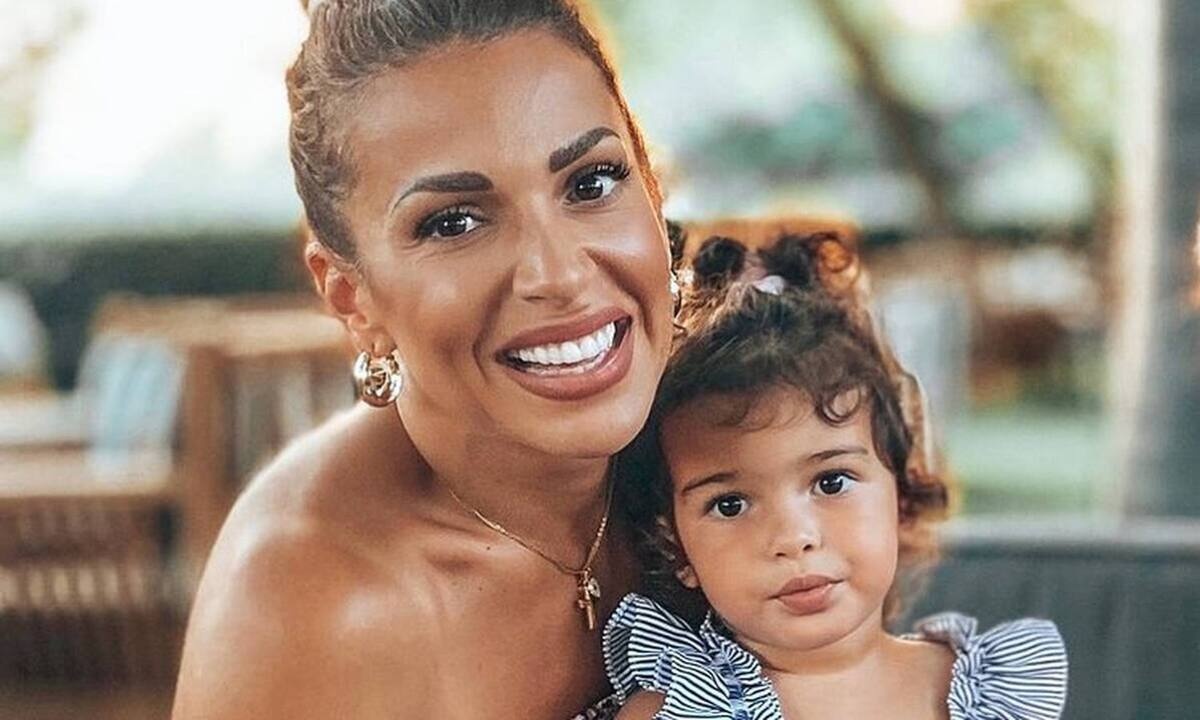 Ελένη Χατζίδου: Η Μελίτα με τη μαμά της στο μπάνιο - Αυτή είναι η πρωινή τους ρουτίνα